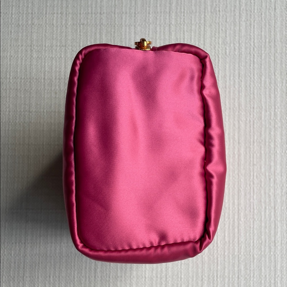 Gucci Beauty Pink Satin Cosmetic Pouch with Gold Logo - Picture 9 of 16